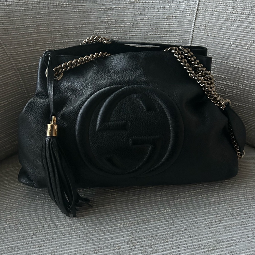 GUCCI 
Pebbled Calfskin Medium Soho Chain Shoulder Bag Black